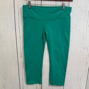 ALO Yoga Seafoam Green Capri Leggings